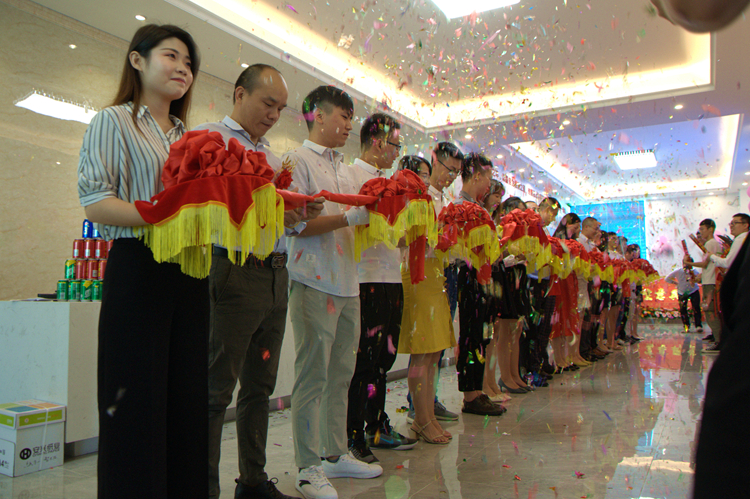 腾博会剪彩仪式