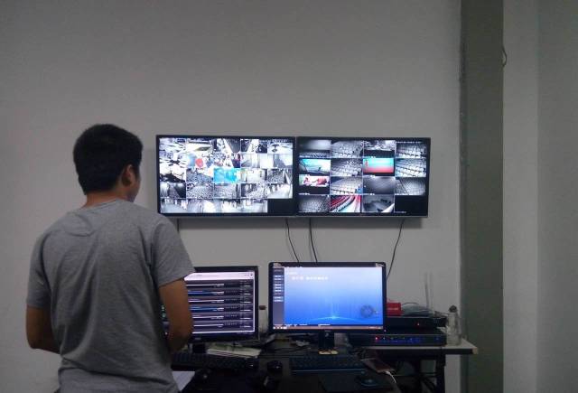 看电影这些偷偷事，小心监控都看得到