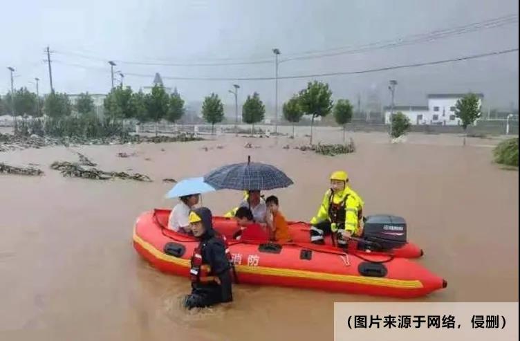 救生艇下成功获救的人员